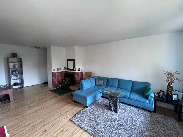 5.5-Bedroom Apartment in Ste-Foy *Indoor Pool* Available November 1st