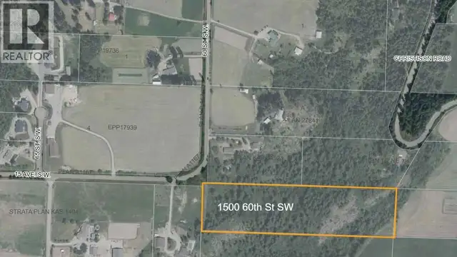 1500 Street SW Salmon Arm, British Columbia in Land for Sale in Kamloops - Image 3