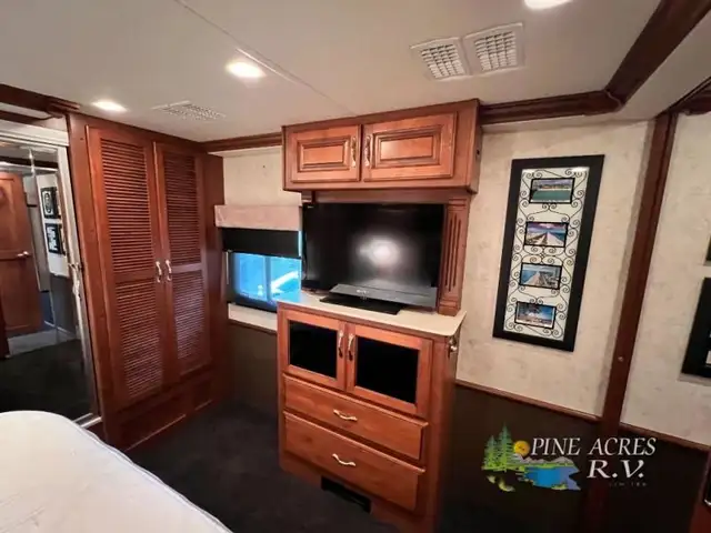 2013 Fleetwood RV Discovery 40X Diesel 057,684 Miles in RVs & Motorhomes in Moncton - Image 45