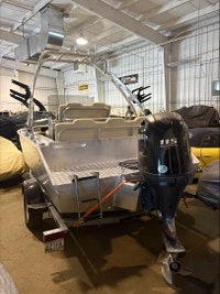 18' Stanley Mink - Centre steer - Aluminum welded - Self bailing Yamaha 115 SHO - ONLY 49.5 TOTAL HO... (image 1)