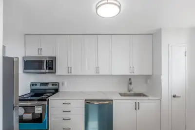 LARGE PARTIALLY RENOVATED 1 BEDROOM **FREE RENT INCENTIVE**, View more