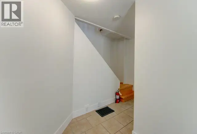 190 LANCASTER Street E Kitchener, Ontario in Houses for Sale in Kitchener / Waterloo - Image 5