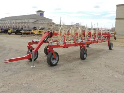 16 Wheel Rake Working Width - 32' Transport Width - 9.2' Transport length - 34' Rake Wheels - 60" 8...