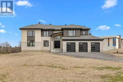 72 SYNERGY WAY Ottawa, Ontario