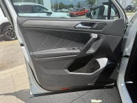 Humberview Volkswagen on the Queensway This Certified Pre-Owned 2022 Volkswagen Tiguan Comfortline 4... (image 9)