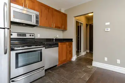 ALL INCLUSIVE RENT at 18 Elm Street Available May 1, 2026! Looking for the perfect student rental cl...