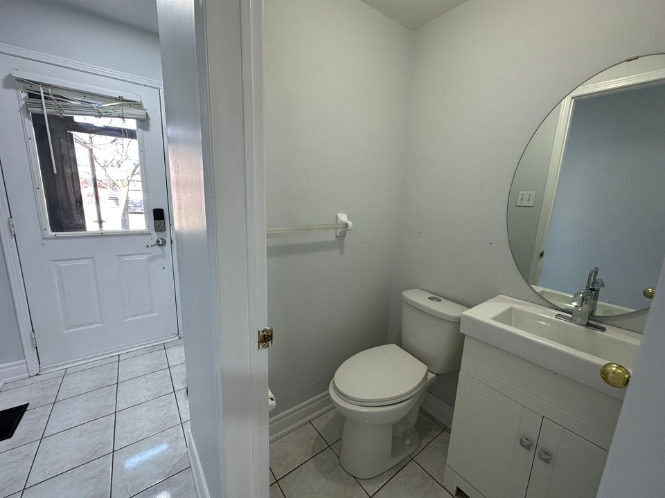 3+1 Bedroom 3 Washroom Entire Townhouse at Lisgar Dr & Derry Rd 5