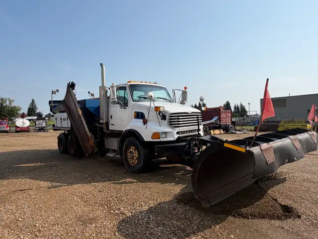 2006 Ford Sterling Plow Truck in Heavy Equipment in St. Albert - Image 2