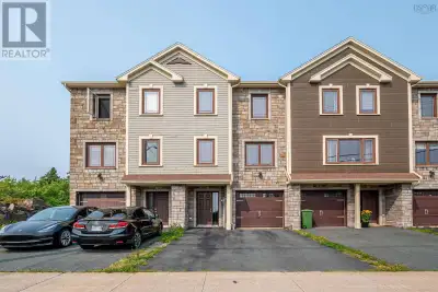 Ideally located just off Larry Uteck Boulevard, this fantastic townhouse offers thoughtfully designe...