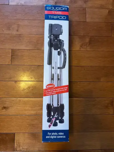 For photo, video and digital cameras. Comes with carrying case. Brand new in box. Pick up in Leduc.