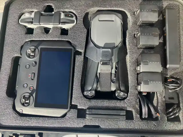 ✳︎DJI Mavic 3 Cine  Premium combo with RC Pro and fly more kit✳︎ in Cameras & Camcorders in Whitehorse - Image 3