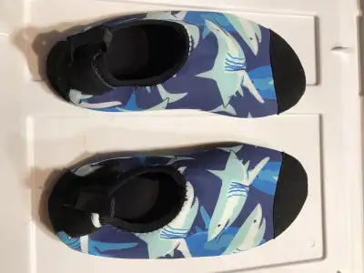 Great shape and used only 4x. JIASUQI Boys Girls Athletic Barefoot Water Shoes Aqua Skin Socks for B...