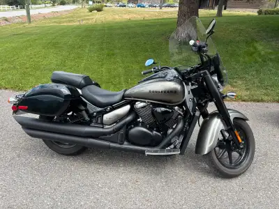 2019 BOSS edition Suzuki Boulevard After market hard saddle bags Only 1300 kms.