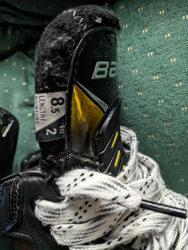 Bauer Ultra Sonic size 8.5 in Hockey in Peterborough - Image 3