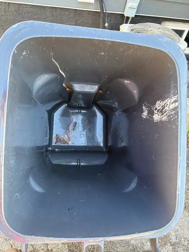 garbage bin cleaning561543131736330242
