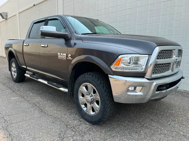 2014 Ram 3500 Laramie Crew Cab Diesel Very Low KMS