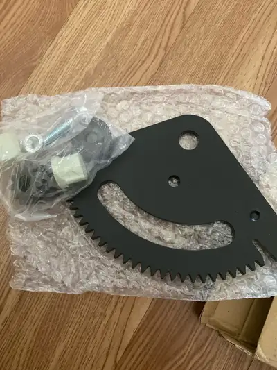 Je vends un kit de réparation de secteur de direction pour tracteur de pelouse John Deere, neuf dans...