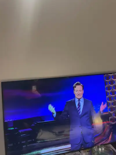 Samsung QLED smart TV QN58Q60AFXZC, 58”, left from previous owner who have gone back to his country,...