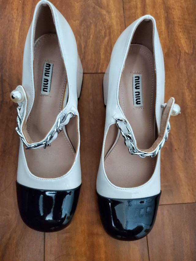 Used Like New miu miu womens two toned helped pumps size 6 in Women's - Shoes in City of Toronto