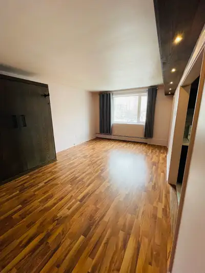 City Park Bachelor Suite for Rent – Downtown Saskatoon This bright, freshly updated top-floor suite...