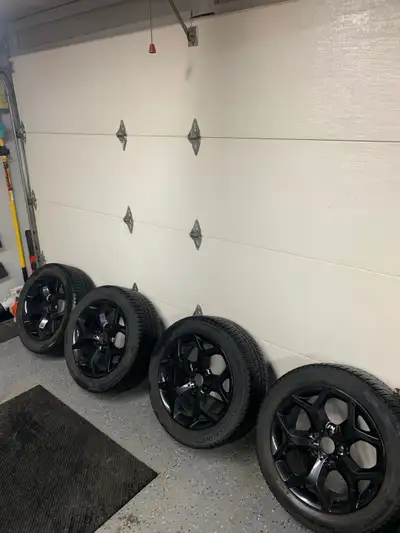 MAGS BMW 18po 5 x 120 AVEC PNEUS D'HIVER. MICHELIN XICE RUNFLAT 245/50R18. MESURE 7 ET 8/32. ÉTAIT S...