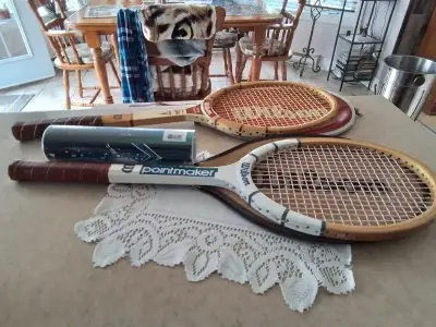 J'offre deux raquettes de tennis Wilson classiques, dont une Wilson Pointmaker, parfaites pour les c...