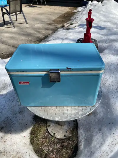vintage blue Coleman cooler In great shape for its age