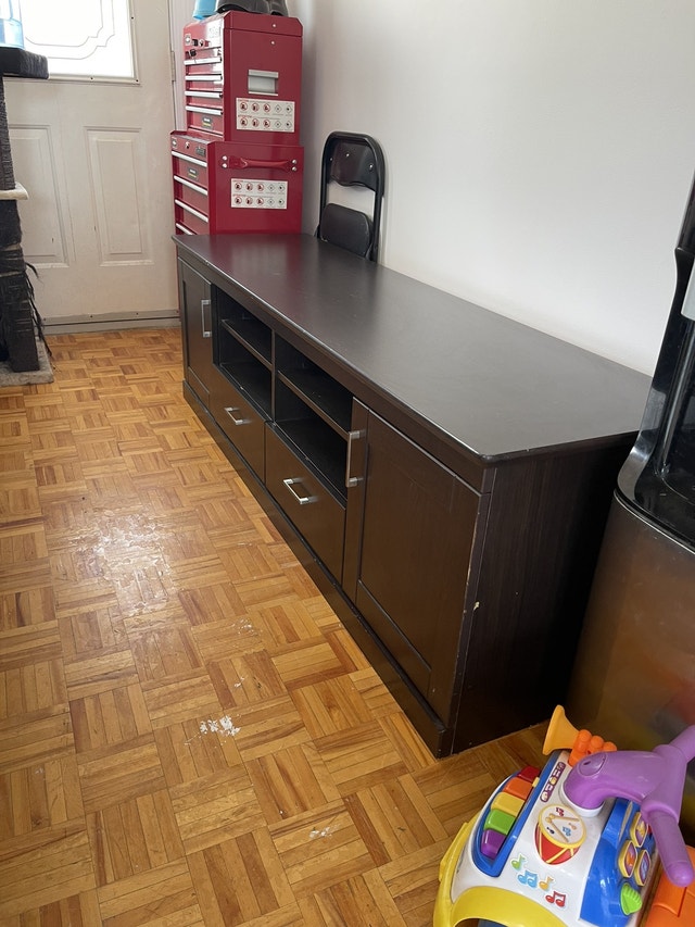 Meuble à télévision 6 pied de long et 1 pied de large Meubles de télé