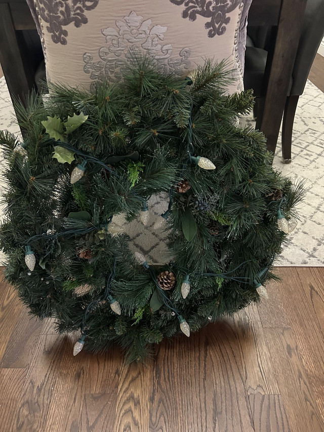 Christmas Wreath (price negotiable) in Home Décor & Accents in Oshawa / Durham Region
