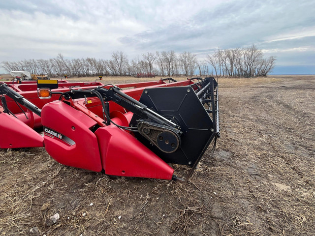 2013 Case IH 3020 Terra Flex Header in Farming Equipment in Portage la Prairie - Image 4