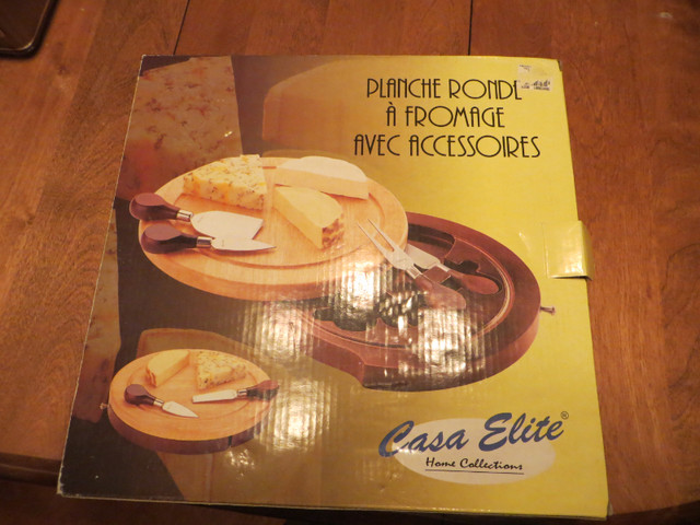 Casa Elite Cheese round wood plank and accessories. Never used. in Kitchen & Dining Wares in Trenton - Image 2