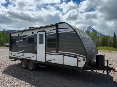2019 Aspen Trail 24 ft in good shape Has A/C works good 2 30Lbs propane tanks Electric awning Call/t...