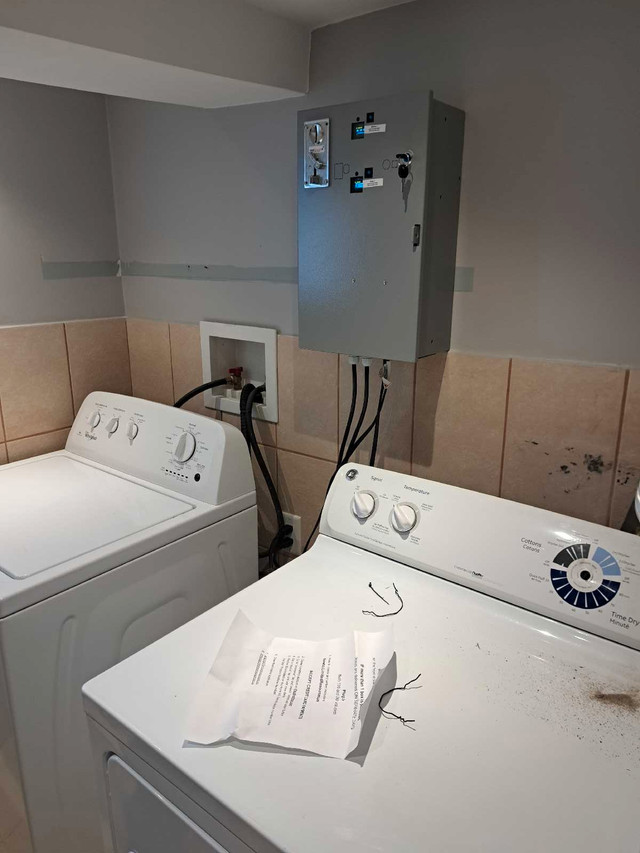 Landlords, you only need one box. Pay timer. dans Laveuses et sécheuses  à Ville de Québec