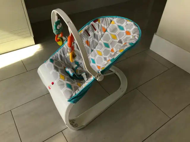 Fisher Price Comfort Curve Bouncer in Playpens, Swings & Saucers in Edmonton - Image 3