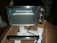New in the box,never used Mueller ultratemp toaster oven