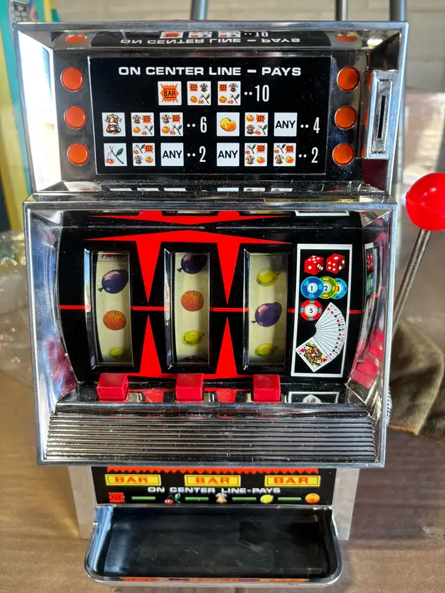 Jack-Pot Slot Machine in Toys & Games in Mississauga / Peel Region - Image 3