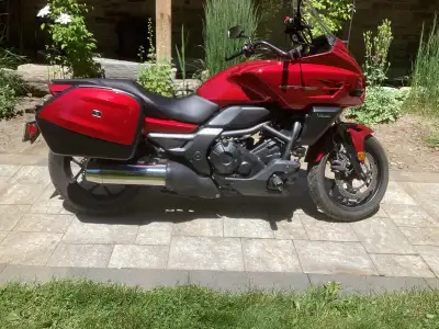 Immaculate condition, seat height 28.3 inches, 6 speed transmission, ABS, fairing, tall windscreen,...