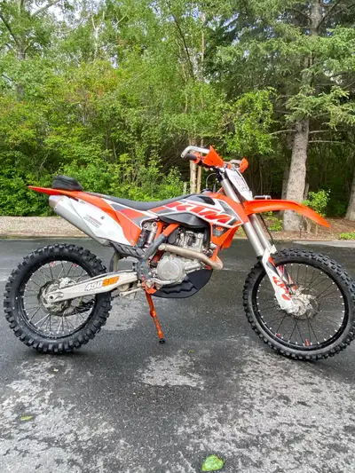 Selling my 2015 KTM 450 SX-F. Bike has 81 hours total, and the engine was rebuilt only 6 hours ago....