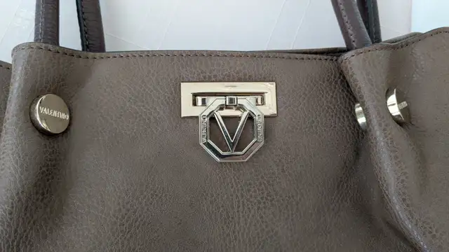 Valentino Brown Garavani Leather Bag. New Condition. Mint. in Women's - Bags & Wallets in Mississauga / Peel Region - Image 4