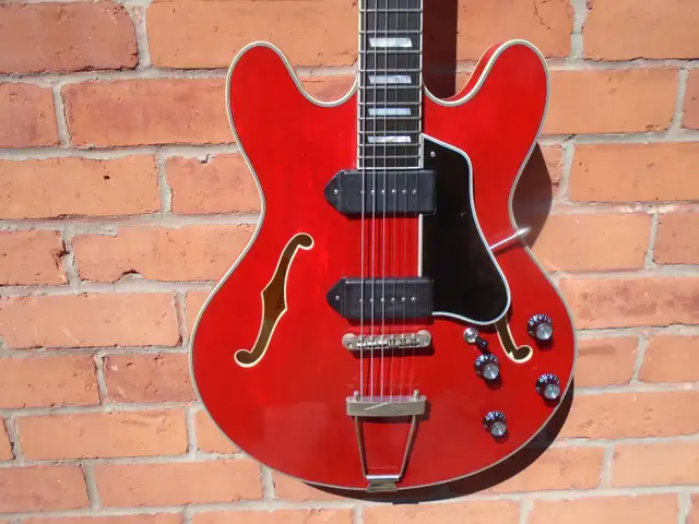 Eastman T64/TV-T-RED guitar w/hard case on sale in Guitars in City of Halifax - Image 3