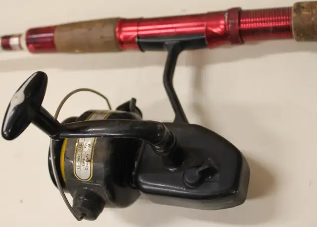 Vintage Rod and Reel in Fishing, Camping & Outdoors in St. Catharines - Image 6