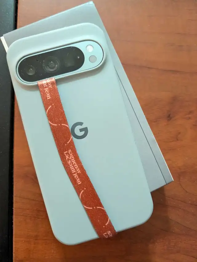 Google Pixel 9 Pro 128GB (with Box and Case) in Cell Phones in City of Toronto - Image 3