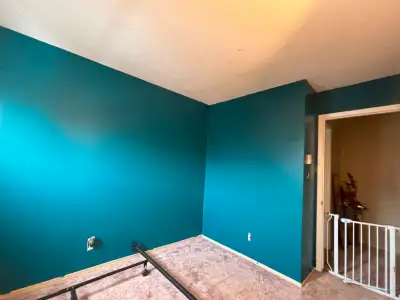 Room for rent . Female only . $650 all inclusive (utilities, wifi, Disney+, Amazon prime and Netflix...