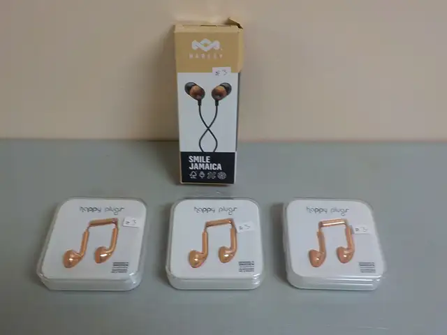 4 Sets Of Ear Buds in General Electronics in Fredericton - Image 2