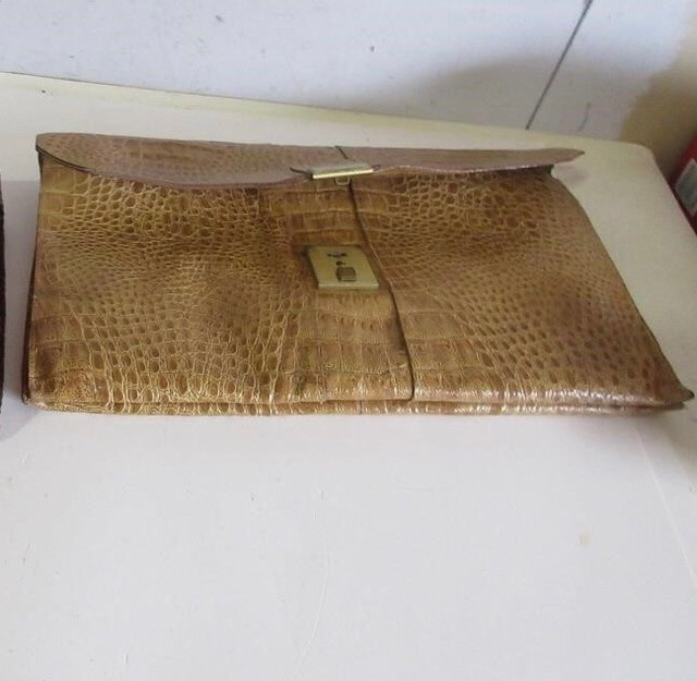 Vintage Leather Purse Italy in Women's - Bags & Wallets in Mississauga / Peel Region - Image 4