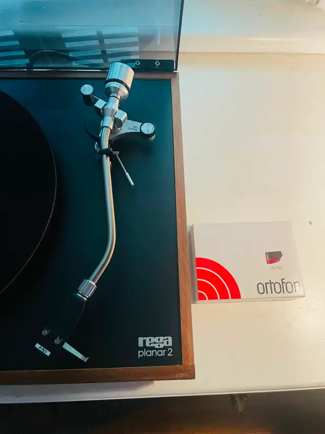 Vintage REGA Planar2 belt drive turntable in Stereo Systems & Home Theatre in City of Toronto - Image 4