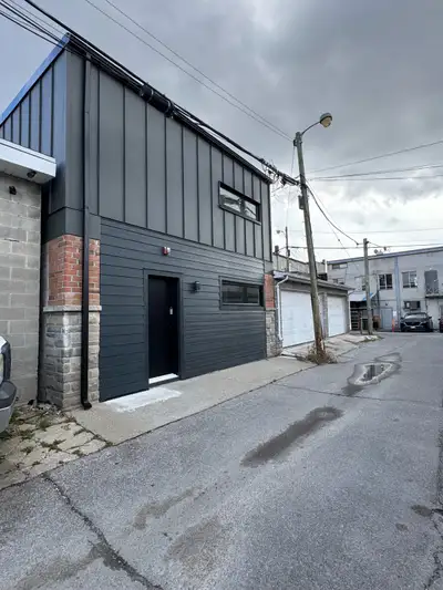 Laneway Home – 2 Bed + Office – 2 Bath – 1,250 sq.ft Live in your own private laneway house with ton...