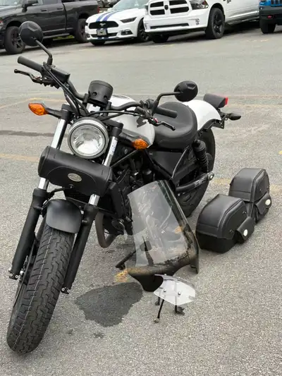 - Honda Rebel 300 ABS -Brand new front and back tires - 11750 km - Two saddle bags,one front pouch a...