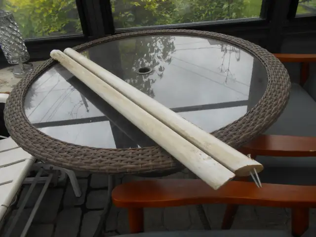 2-RAMPES D ESCALIER,EN BOIS SOLIDE BLANCHES. in Other in Longueuil / South Shore - Image 2