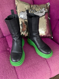  Boots, leather lux, sole pull on green combat boots